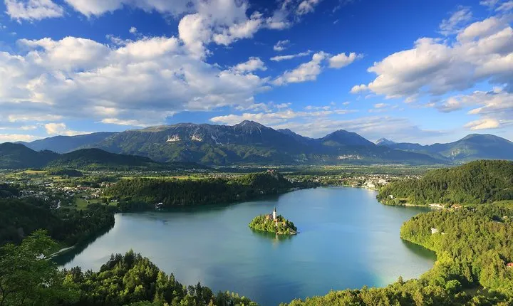 Ljubljana: Lake Bled Experience small group half-day tour