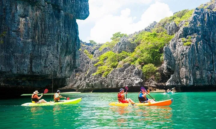 Blue Stars Kayaking Adventure in Angthong Marine Park