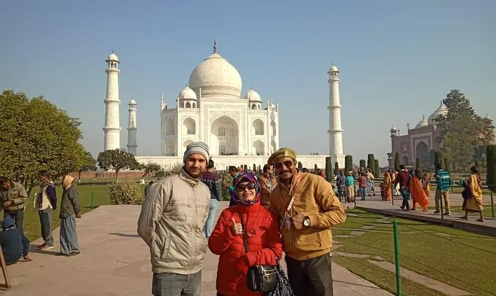  Taj Mahal-Private Tour with Lunch and Guide by car from Delhi to Agra