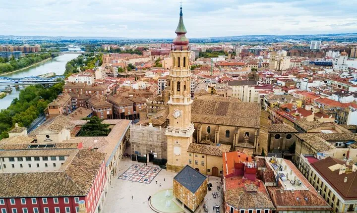 Zaragoza Scavenger Hunt and Highlights Self-Guided Tour