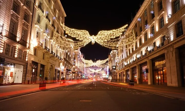 London Christmas Lights Private Car Tour with Driver Guide