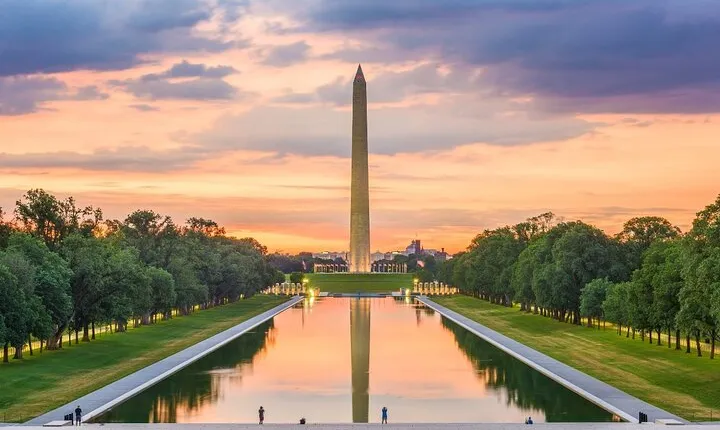 Peaceful Family Walking Tour in Washington