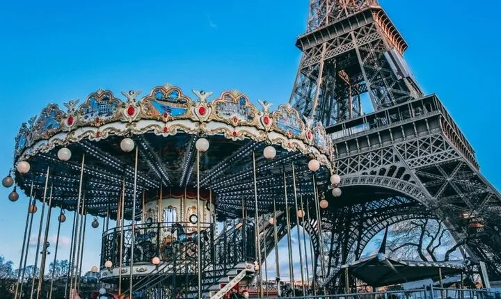 Paris: Eiffel Tower Summit Small-Group Guided Tour Max 6 People
