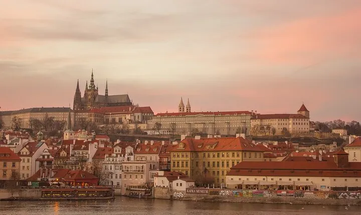 Charles Bridge and Prague Castle Walking Tour