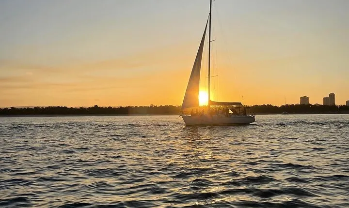Gold Coast 2 hour Sunset Sailing Cruise with Drinks&Tasting Plate