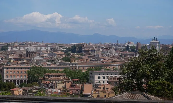 Hidden Rome: E-Bike Small Group Tour with Roman Street Food Stops