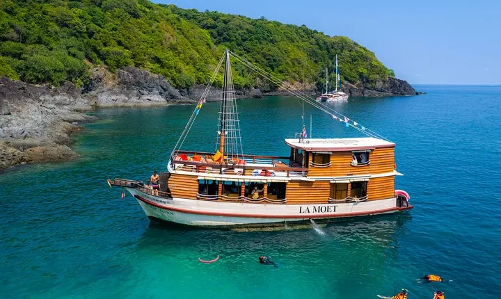 Relaxing Day with Snorkeling - Away From The Crowds