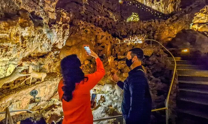 Biggest caves in Portugal and Fatima Full-day private tour from Lisbon