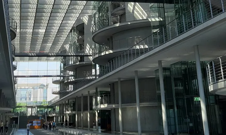 Private architecture tour through New Berlin
