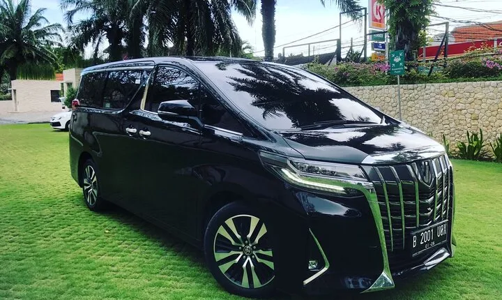 Hire a Luxury Private Car in Bali with an English Speaking Driver