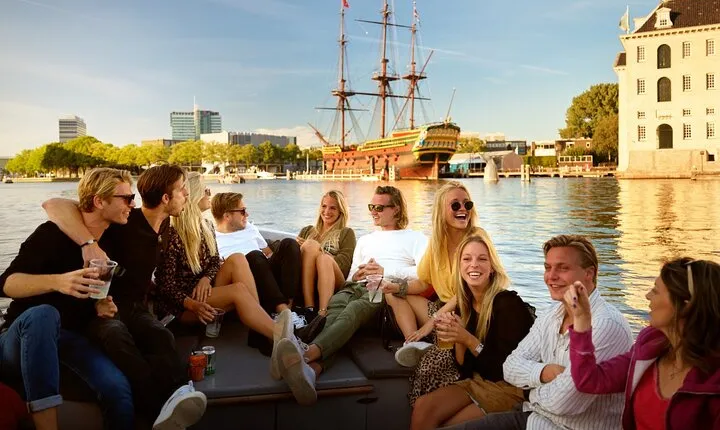 Amsterdam All-Inclusive 90-Minutes Canal Cruise by Captain Jack 