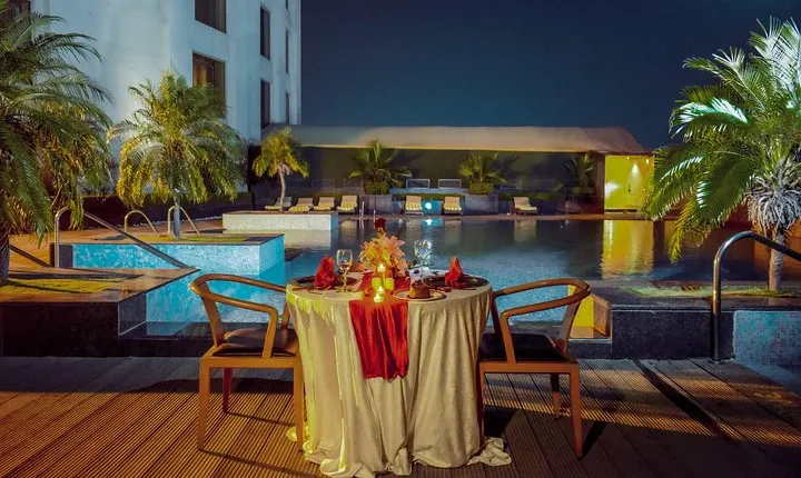 Instagram Photoshoot With Romantic Dinner Date - Charming Poolside Date