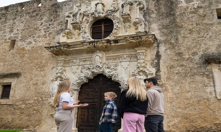 San Antonio Small Group Walking Tour with Riverwalk Boat Cruise