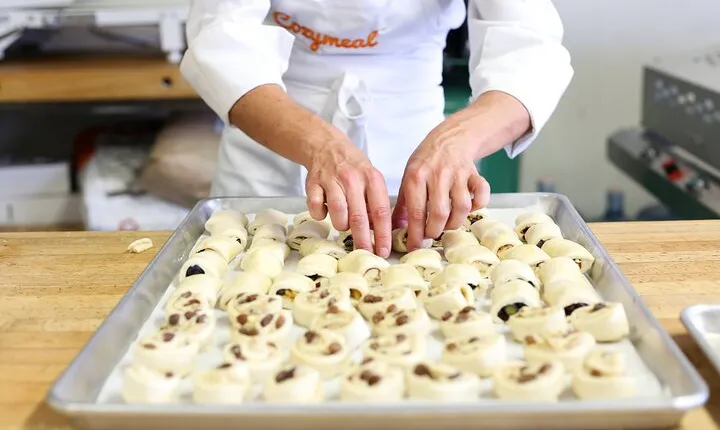 Bicolor Croissant & Pastry Making Class Near Eiffel Tower