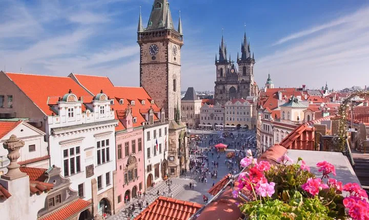 Private Transfer from Budapest to Prague with 2 hours for sightseeing