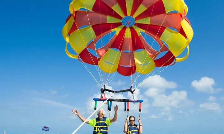 Parasailing tour in Al Mouj Muscat