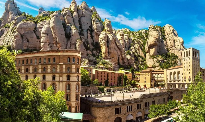 Private Montserrat Tour, Organic Winery & Authentic Local Lunch