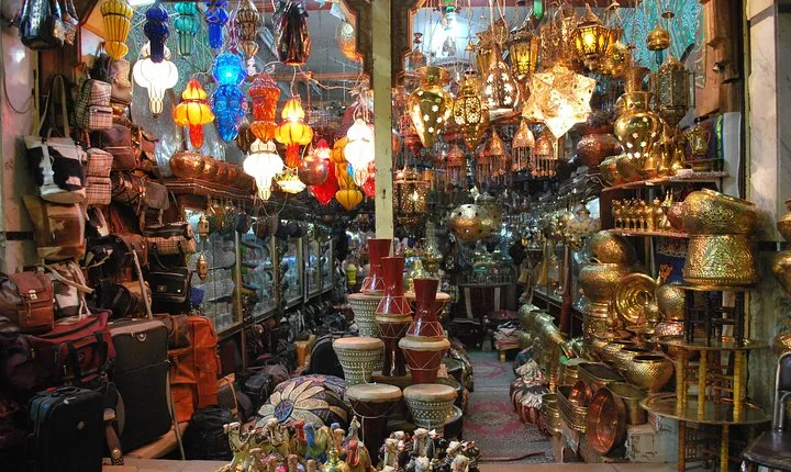Private Guided Day Trip to Giza Pyramids and Khan El Khaili Market from Cairo