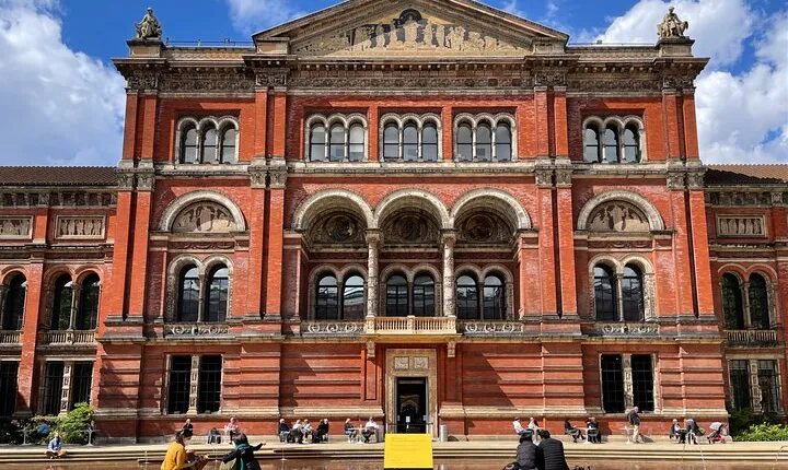 Secrets of the Victoria and Albert Museum - Private Tour