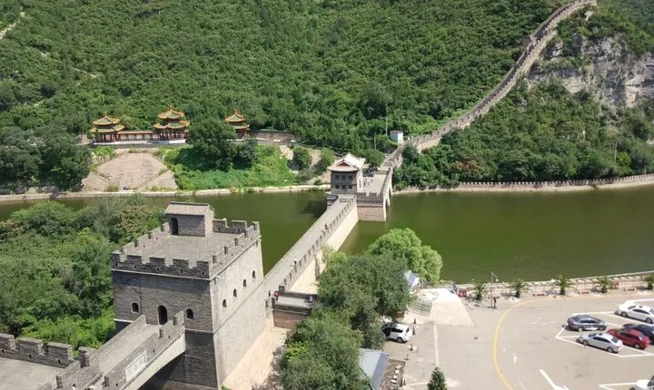 Private Day Tour to Badaling Great Wall and Juyongguan Great Wall