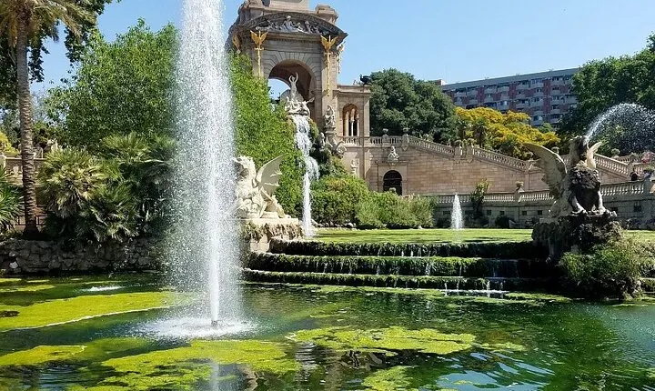 Explore El Born District: Private Half-Day Walking Tour