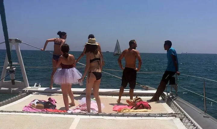 Day Cruise Party with Lunch & Seaside Cocktail in Valencia