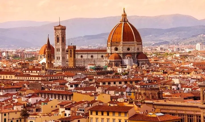 Private transfer from Rome to Florence with stop in Siena 