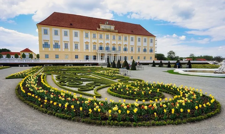 Vienna to Schloss Hof Skip-the-line Private Tour & Transport