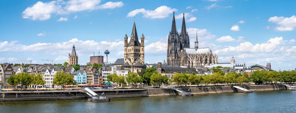 Luxury sightseeing tour of Cologne with private transportation from Amsterdam