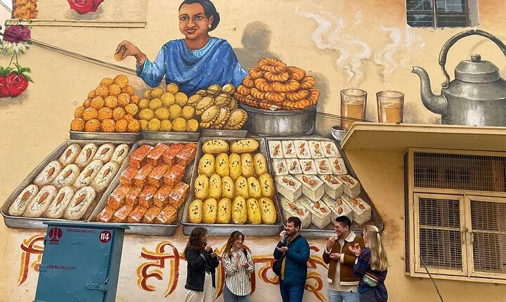 Street Art Walk & Lodhi Gardens with Chai & Food