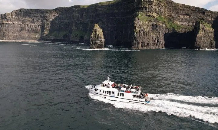 From Dublin: Cliffs of Moher, Boat Tour & Aillwee Cave