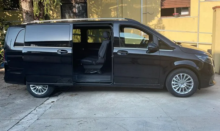 Transfer from Milan to Orio al Serio Airport (V CLASS M.B.)