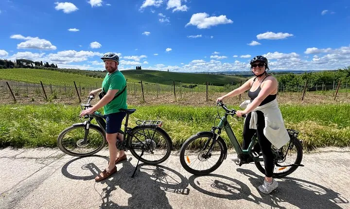 Private E-Bike Tuscany tour: Scenic Ride, Gourmet Experience