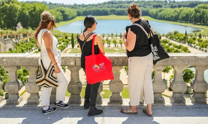 Giverny & Versailles Audio Guided Day Trip with Lunch from Paris