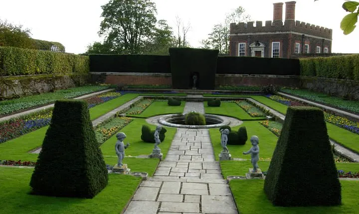 Private Photo Shoot in London with a Professional Photographer