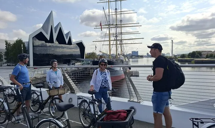 Fun Public Bike Tour in Glasgow