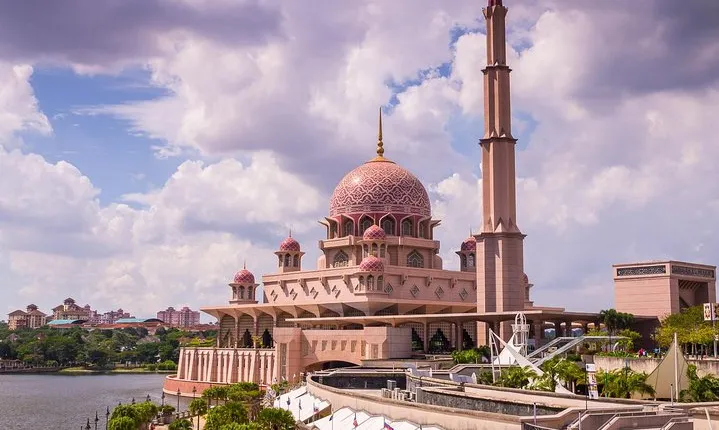 Putrajaya City Tour from Kuala Lumpur with Sight Seeing Cruise