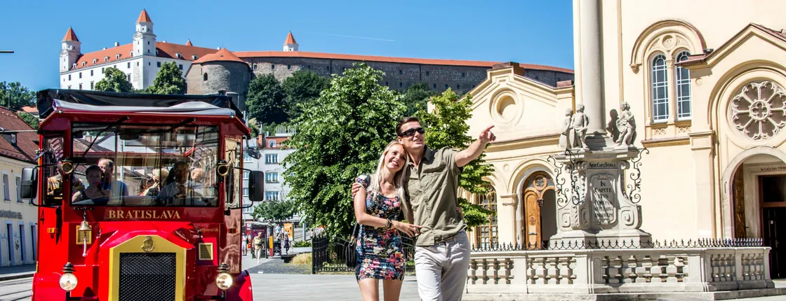 Big Castle Tour on the Presporacik Oldtimer in Bratislava