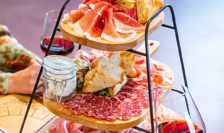 Milan Small Group: Duomo & Rooftop, Wine & Food Tasting