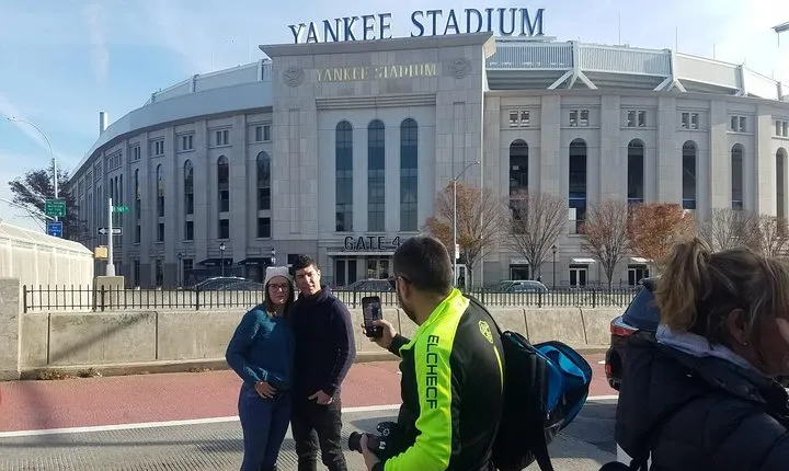 Tour Contrasts NY