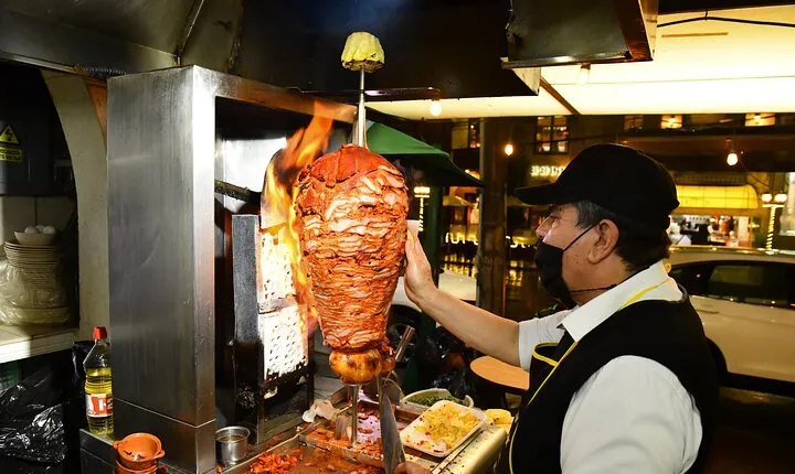 A Night of Tacos and Mezcal in Mexico City