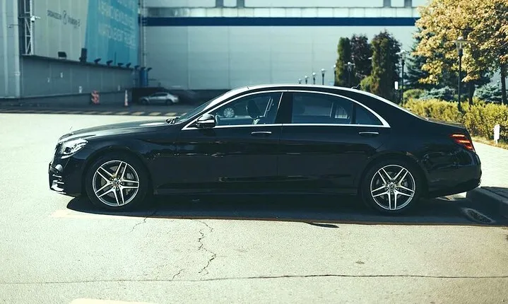 Departure Transfer: Toronto to Pearson Airport YYZ in Sedan Car