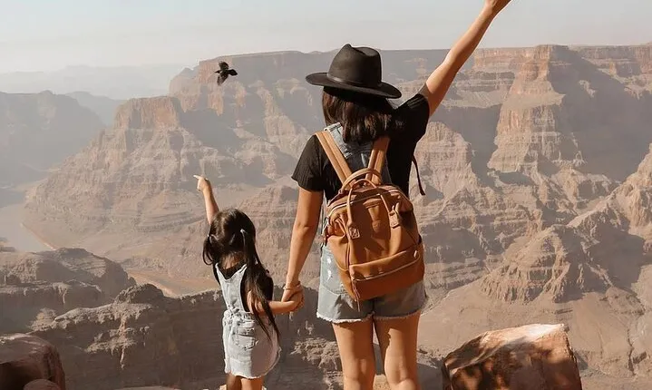 Las Vegas Tour to Grand Canyon, Hoover Dam & 7 Magic Mountains