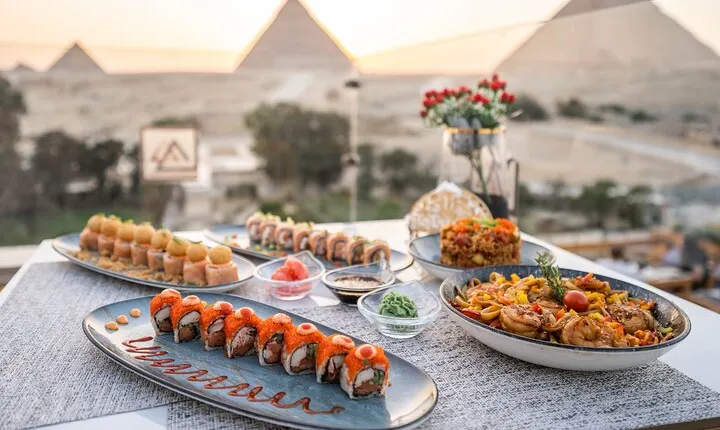 Great Pyramid Inn Lunch With Pyramids View