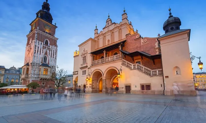Krakow Old Town Tour by Golf Cart and Short Vistula River Cruise