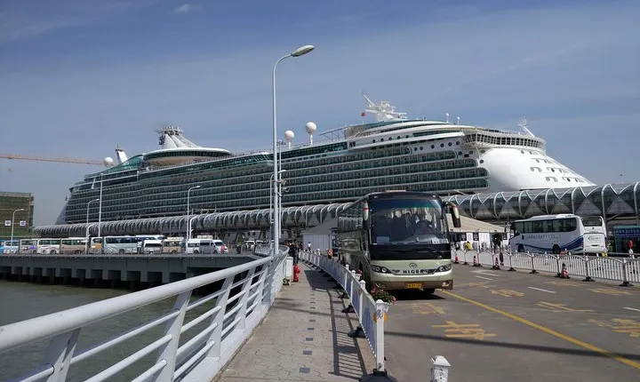 Private Transfer: Hotel to Shanghai Wusongkou Cruise Terminal (Baoshan Port)
