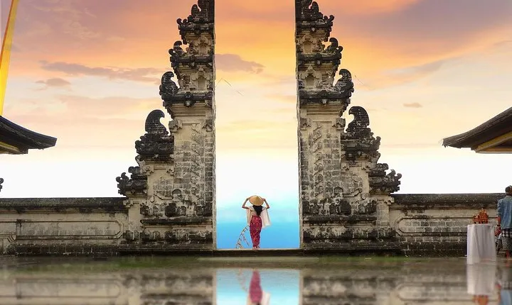 Lempuyang Heaven Gate ,water Palace and Tukad Cepung waterfall Tour 