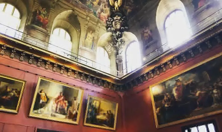 Scandals: Louvre (Semi-Private) With Reserved Entrance Time