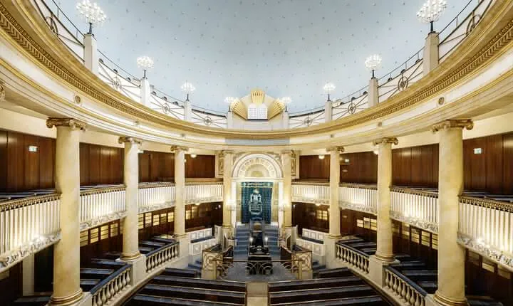 Stadttempel Admission Ticket with a guided tour