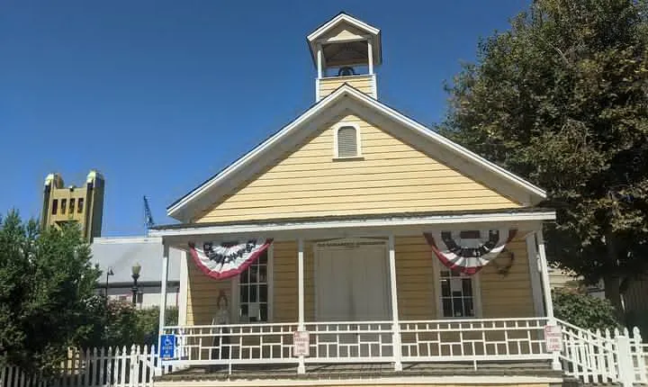 Old Sacramento Scavenger Hunt Walking Tour and Game